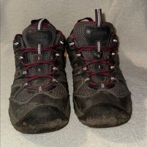 Keen women’s hiking shoe size 7 gray and pink